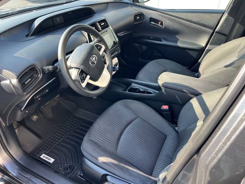 Used 2017 Toyota Prius Two FWD image 8