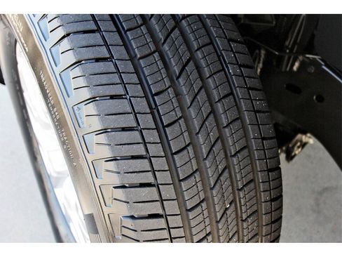 Certified 2024 Nissan Frontier SV w/ SV Convenience Package image 30