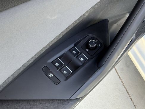 New 2026 Volkswagen Jetta SE image 11