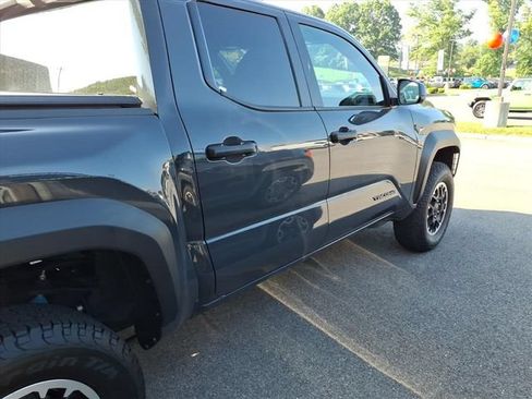 Used 2025 Toyota Tacoma TRD Off-Road AWD/4WD image 8