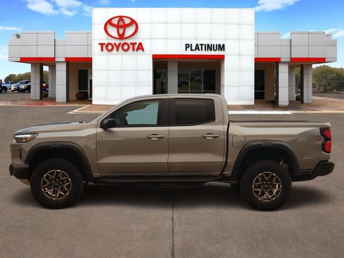 Used 2025 Chevrolet Colorado ZR2 w/ Technology Package AWD/4WD image 3