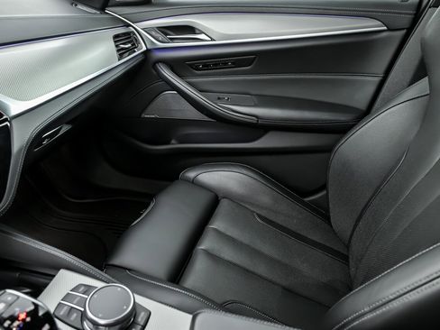 Used 2019 BMW M5 w/ Executive Package image 38