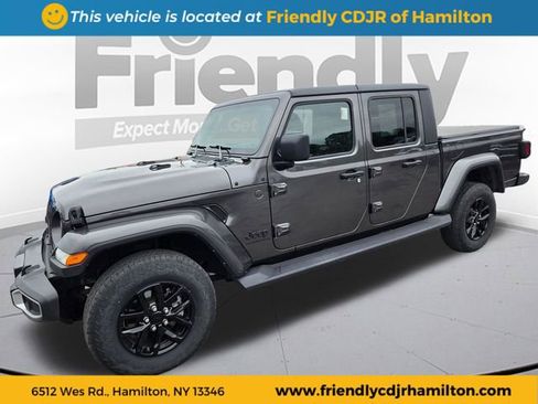 Used 2023 Jeep Gladiator Sport AWD/4WD image 1