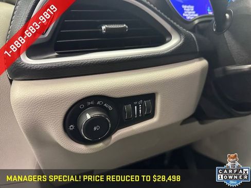 Used 2024 Chrysler Pacifica Limited FWD image 4