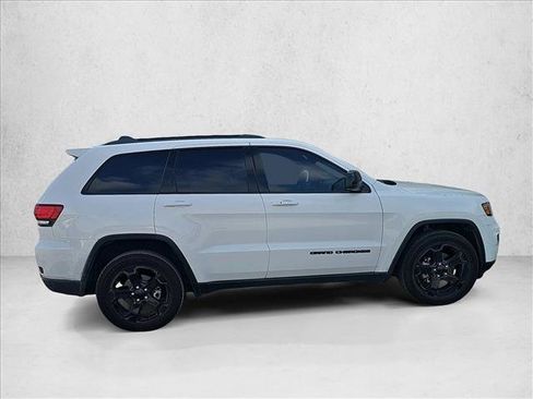 Used 2018 Jeep Grand Cherokee Laredo image 6