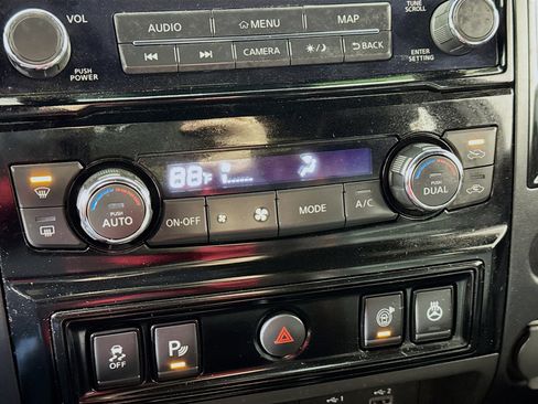 Used 2024 Nissan Titan PRO-4X w/ Pro-4x Convenience Package image 17