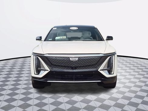 Used 2024 Cadillac Lyriq Luxury AWD/4WD image 3