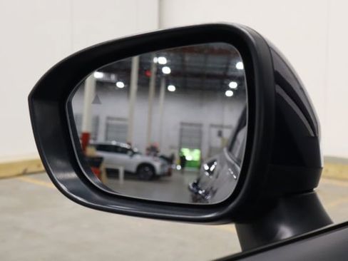 Used 2024 Nissan Rogue SV image 39