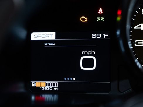 Used 2018 Ferrari GTC4Lusso AWD/4WD image 33