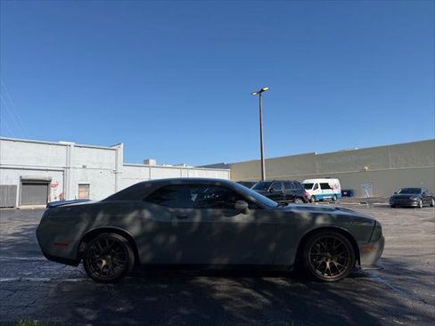 Used 2017 Dodge Challenger R/T w/ Driver Convenience Group RWD image 11