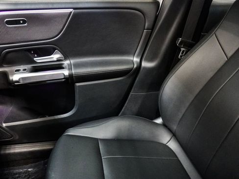 Used 2022 Mercedes-Benz GLB 250 4MATIC w/ Premium Package Lite image 29