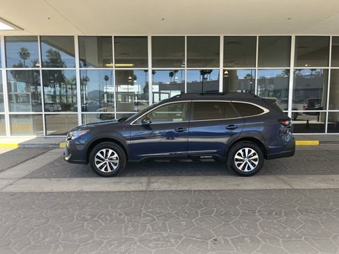 Used 2025 Subaru Outback Premium image 2