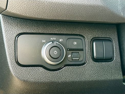 Used 2022 Mercedes-Benz Sprinter 144 Cargo image 17