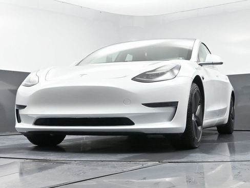 Used 2019 Tesla Model 3 Standard Range Plus image 50