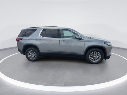 Used 2023 Chevrolet Traverse LT FWD image 9