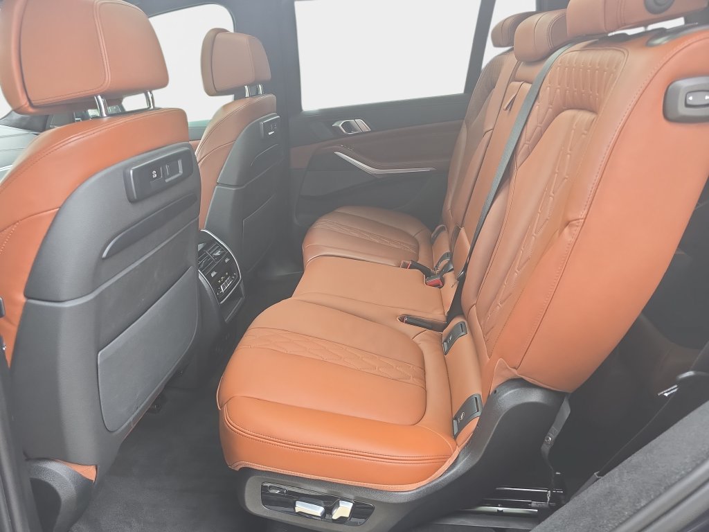 Used 2022 BMW X7 M50i w/ Cold Weather Package AWD/4WD image 27