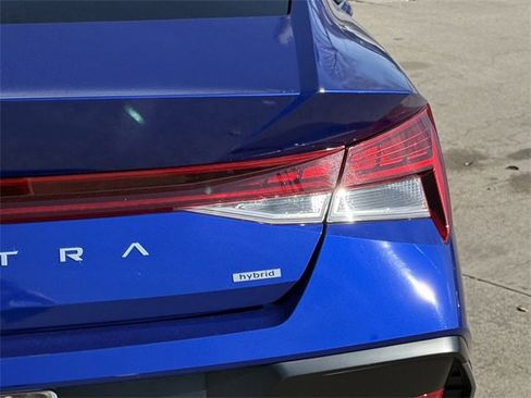 Used 2025 Hyundai Elantra Limited image 5