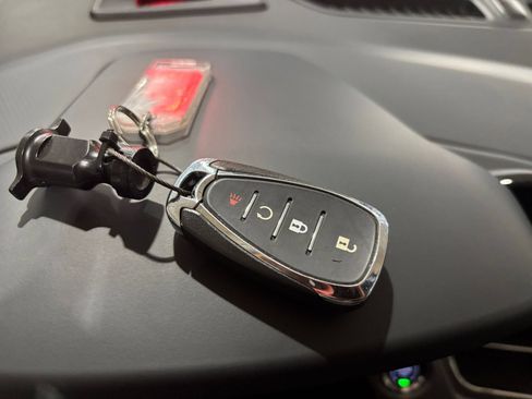 Used 2025 Chevrolet Trax LT FWD image 22