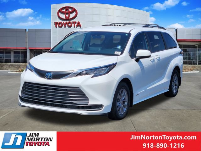Used 2021 Toyota Sienna LE FWD image 4