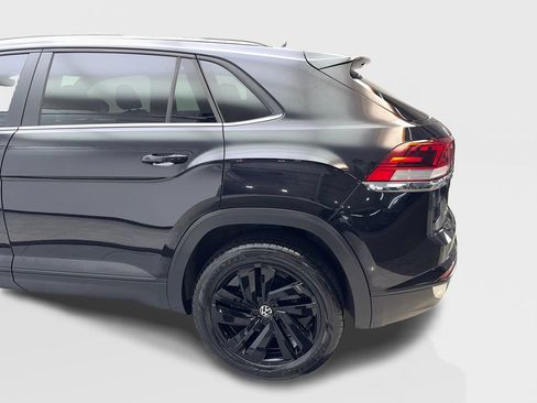 Used 2023 Volkswagen Atlas Cross Sport SE w/ Panoramic Sunroof Package FWD image 17