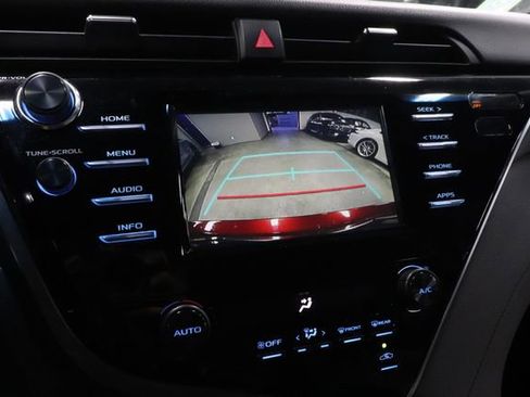 Used 2018 Toyota Camry SE FWD image 33