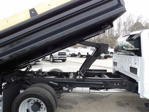 Used 2024 Ford F550 image 67