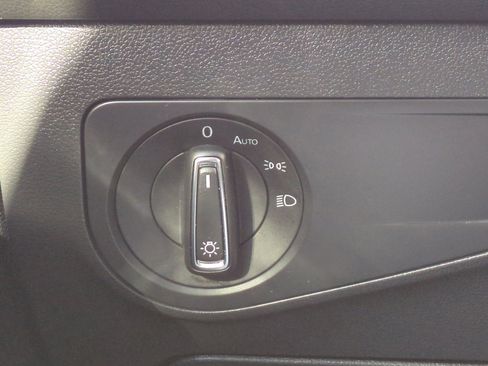 Used 2023 Volkswagen Tiguan SE R-Line image 30