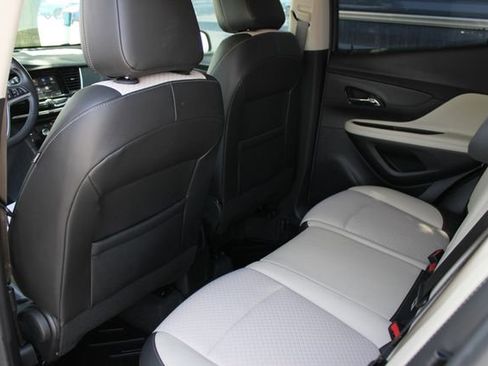 Used 2022 Buick Encore Preferred AWD/4WD image 22