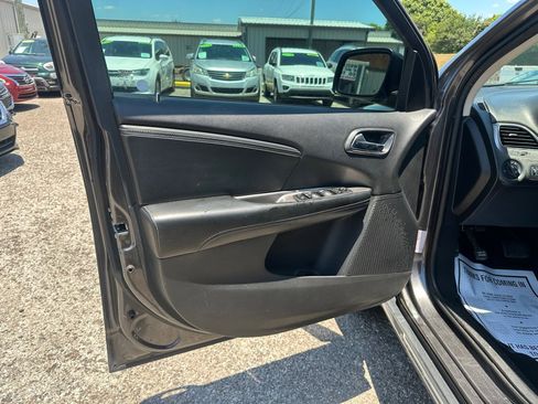 Used 2015 Dodge Journey Crossroad w/ Flexible Seating Group FWD image 11