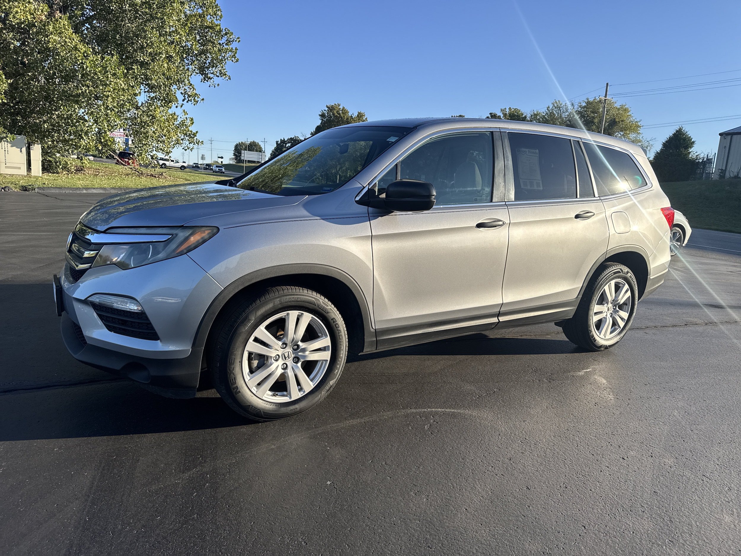 Used 2017 Honda Pilot LX image 2