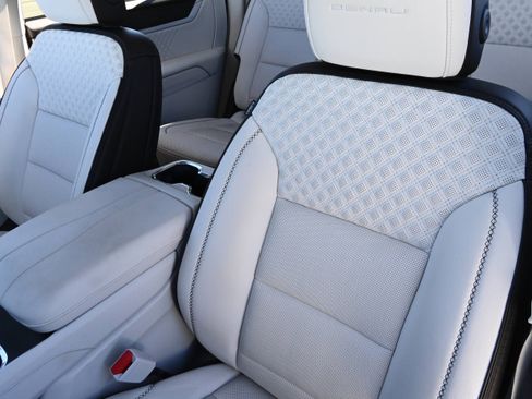 Used 2024 GMC Acadia Denali w/ Super Cruise Package image 8