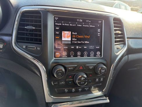 Used 2018 Jeep Grand Cherokee Laredo image 11