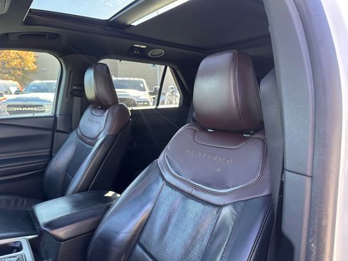 Used 2020 Ford Explorer Platinum w/ Premium Technology Package image 24