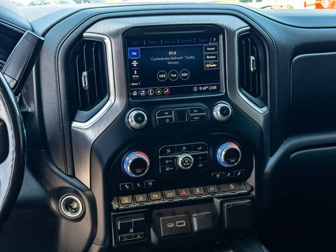Used 2020 GMC Sierra 2500 Denali w/ Denali Ultimate Package AWD/4WD image 11