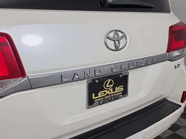 Used 2016 Toyota Land Cruiser AWD/4WD image 11
