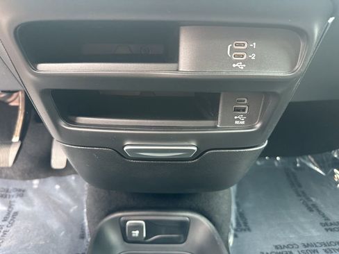 New 2026 Chrysler Pacifica Select image 29