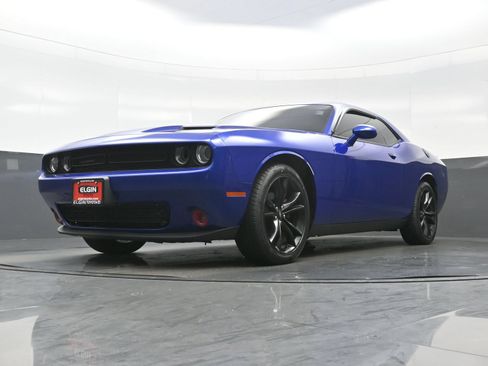 Used 2018 Dodge Challenger SXT w/ Blacktop Package RWD image 27