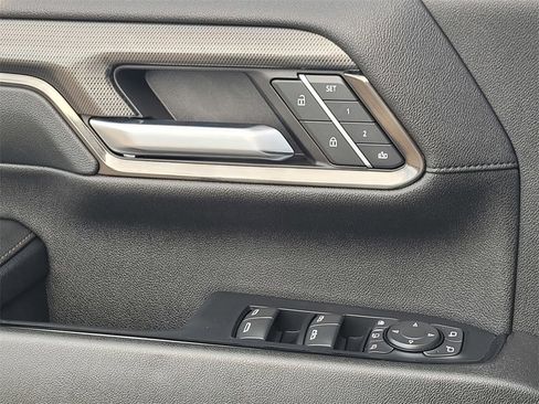 Used 2024 GMC Sierra 2500 AT4 image 27