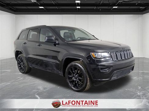 Used 2021 Jeep Grand Cherokee Laredo X image 7