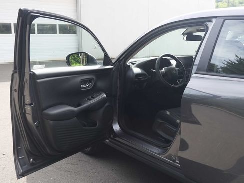 Used 2023 Honda HR-V LX image 24