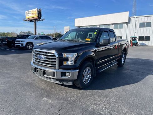 Used 2017 Ford F150 XLT w/ Equipment Group 302A Luxury image 3