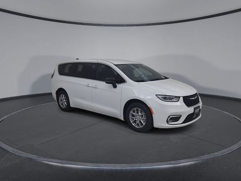 New 2026 Chrysler Pacifica Select image 3