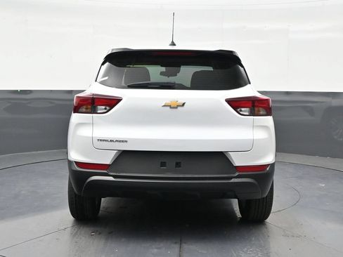 Used 2025 Chevrolet TrailBlazer LS FWD image 4
