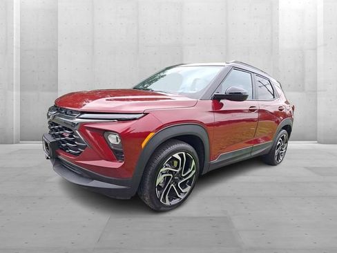 Used 2025 Chevrolet TrailBlazer RS w/ Convenience Package AWD/4WD image 3