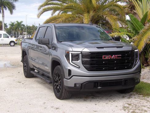 Used 2025 GMC Sierra 1500 Elevation image 11