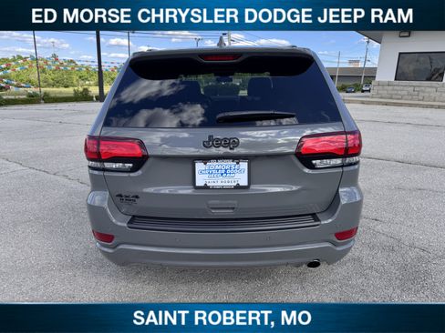 Certified 2021 Jeep Grand Cherokee Laredo X AWD/4WD image 3