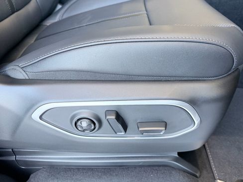 New 2026 Jeep Grand Wagoneer Limited AWD/4WD image 25