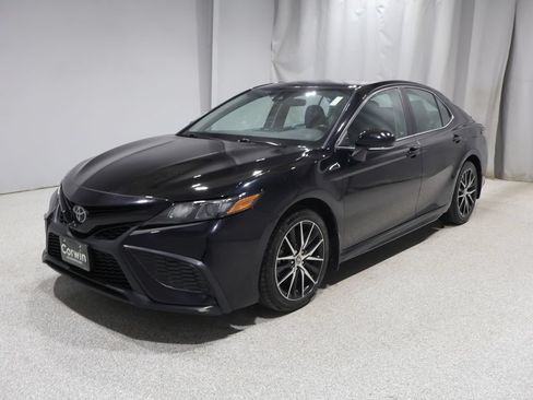 Used 2023 Toyota Camry SE FWD image 5