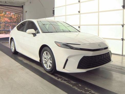 Used 2025 Toyota Camry LE image 4