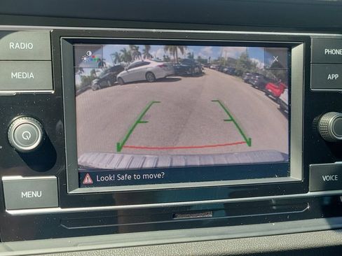 Used 2023 Volkswagen Jetta SE image 28